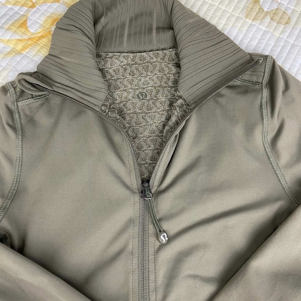 Lululemon Raja Reversible Jacket - Picture 7 of 9
